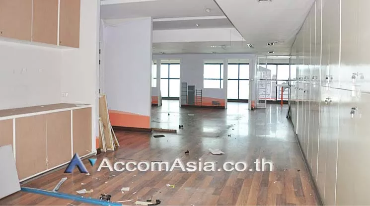 unit Office space For Rent in Sukhumvit, Bangkok  near BTS Ekkamai (AA14408)